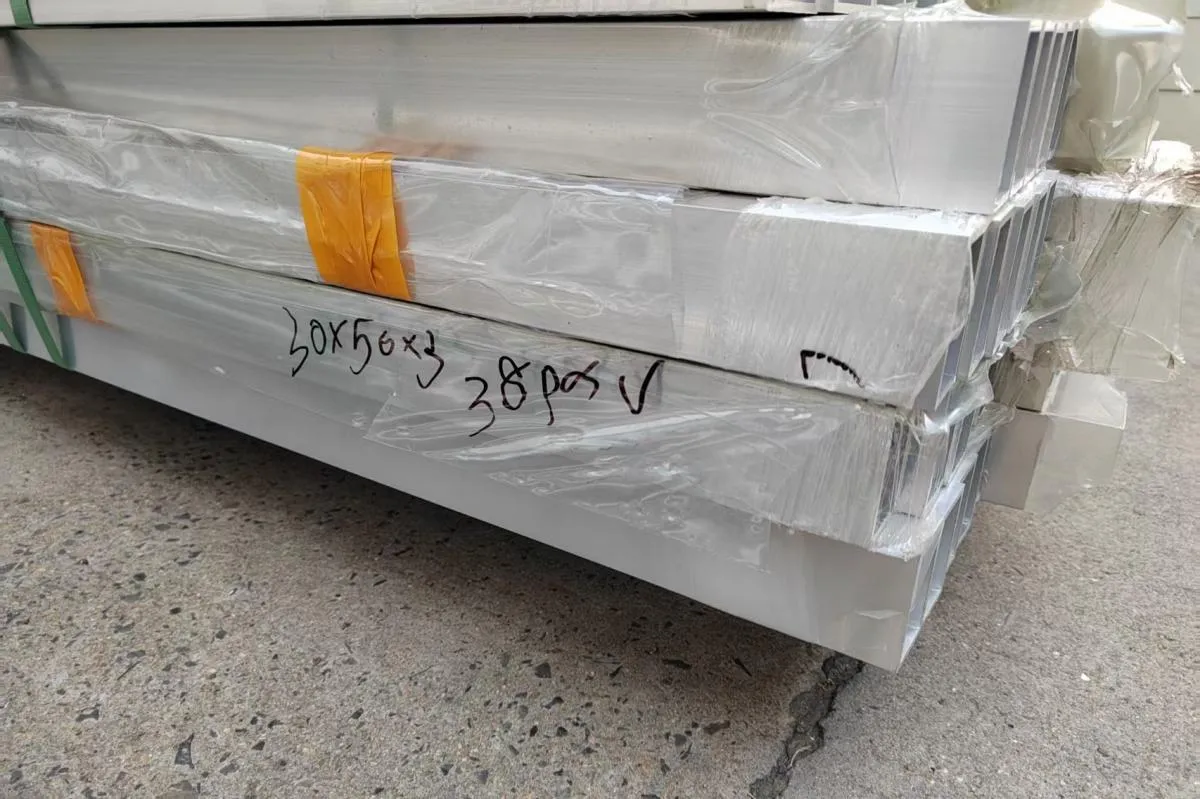 Aluminum Alloy Plate & Tube - Close-up